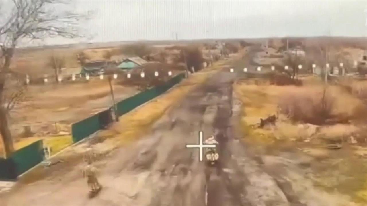 Российские дроны наносят удары по военным объектам в тыловых районах Украины.