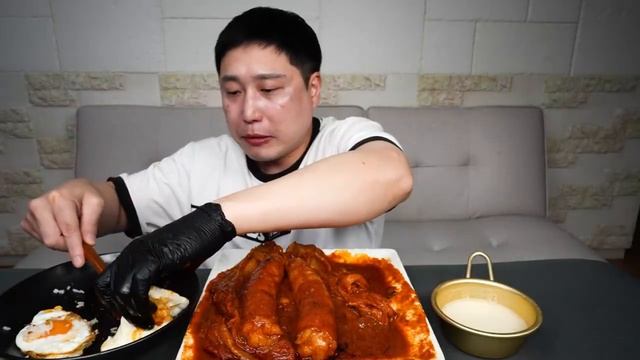 Кореец ест говяжьи кишки. Мукбанг. Корейцы едят на камеру. 🔥 остро / очень остро