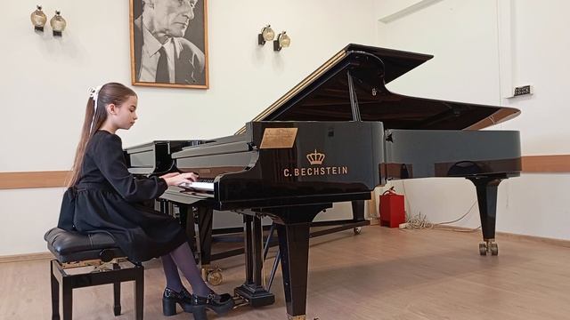 Кравцова Антонина Диабелли Сонатина Металлиди Утро в горах