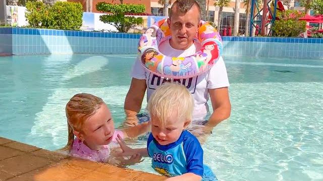 СОФУНЬЯ ШАЛУНЬЯ - СОФИЯ ХОЧЕТ ПЛАВАТЬ.