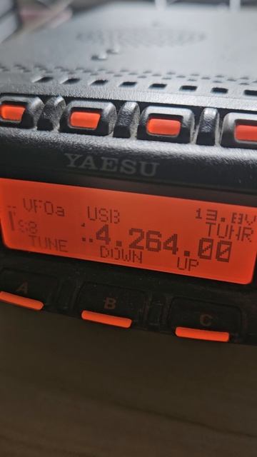 Неизвестная радиостанция R065N