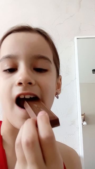 ем дубайский шакалат