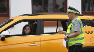 В России зафиксировали рост числа женщин среди водителей такси