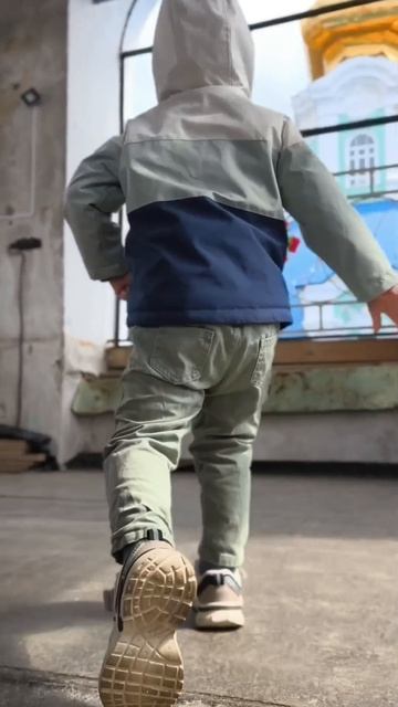 ⛪Оползень ярости все мосты сбил,
Люди в смятении: «За какой грех?»
Всё, что осталось нам — изо всех