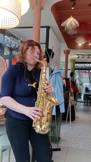 7000 над землёй 
#АнастейшаSax #музыкавметро #music #метро #Moscow #recommended #live #cover #shorts