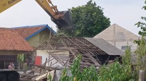 Чистка канала экскаватором