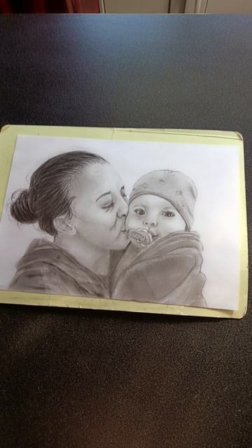 Мамина любимка #портрет #творчество #арт #портретугольнымкарандашом