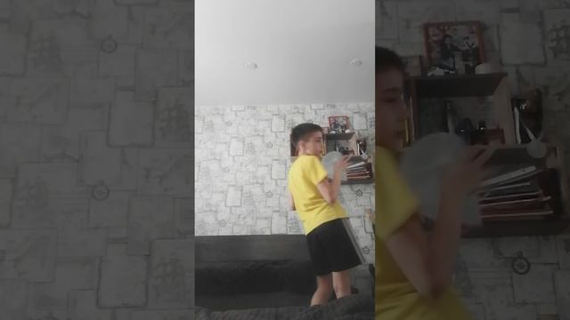 Весёлый Тимур и шаровой пакет