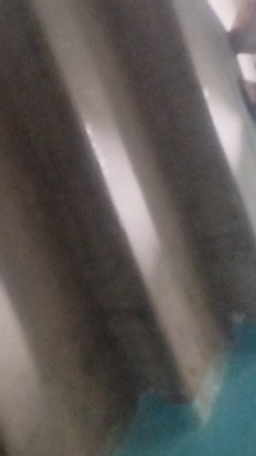 затаскивает истеричка папаша