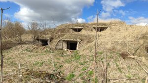 Двухуровневый ДОТ расположен в урочище Мыкколово (Пушкин) Красносельское шоссе 240.