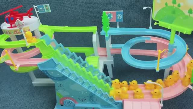 Мультики для детей . Мультик про конструктор . Собираем конструктор с уточками.