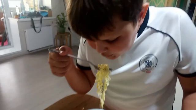 кушаем Доширак и заливаем говно квасом @POKAHETYM90s