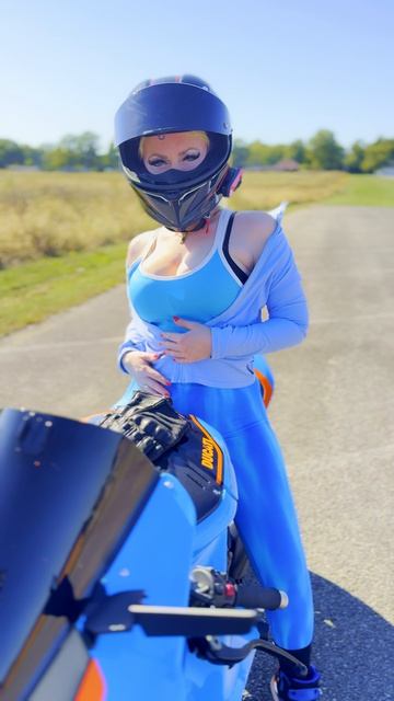 Катя Алмаз мото девушка на Дукати Ламборгини