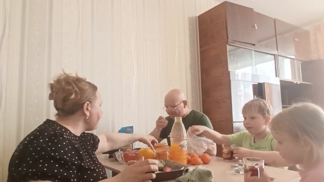 ОБЕДАЕМ В СЪЁМНОЙ КВАРТИРЕ.