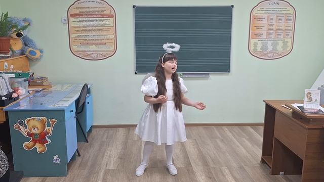 Маковецкая София Романовна, 8 лет, академический вокал. 