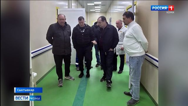 Глава Коми проинспектировал ход возведения модульного приёмного отделения Эжвинской больницы
