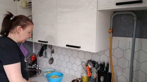 Я ТУТА / МНЕ И ОДНОЙ ХОРОШО