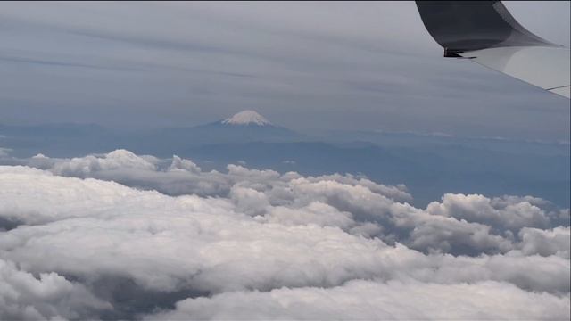 84.А из нашего окна прекрасная Фудзияма видна🗻.