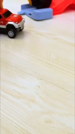 Стоп! 🚫 Трасса не достроена! #игрушки #машинки #гонки