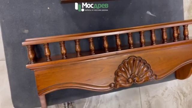 Полка настенная с бортиком МИГ685 из красного дерева от фабрики Satin Furniture (Индонезия)