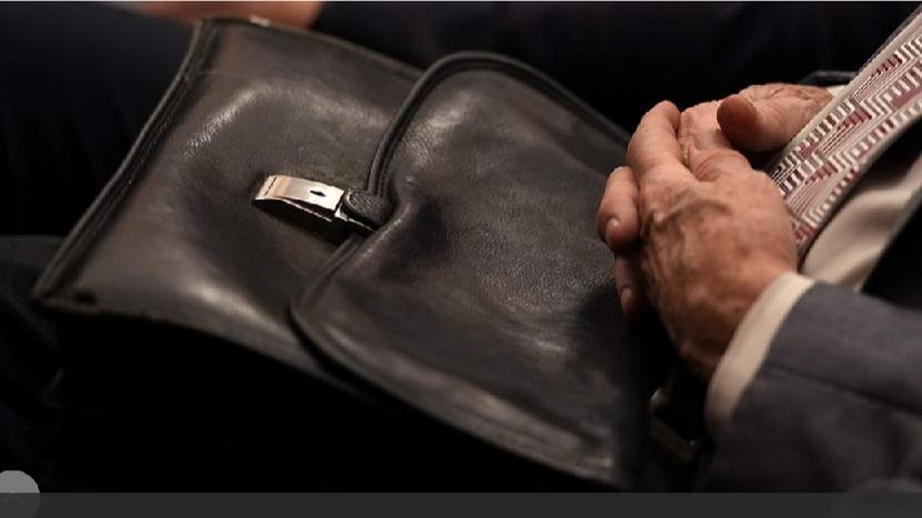 Французский аналитик призвал политиков брать пример с российских парламентариев