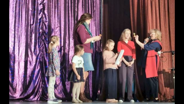 Я на сцену выхожу...