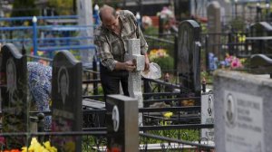 Священник рассказал, как правильно поминать усопших на Радоницу