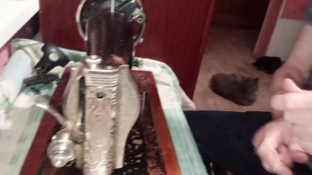 Как установить нитку на швейной машинке ПМЗ