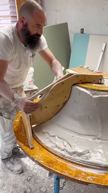 КОЛОННЫ И КАПИТЕЛЬ