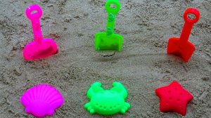 Учимся капать с Игрушками Морские Животные | цветные формочки и Лопатки | Учим Цвета и Цифры