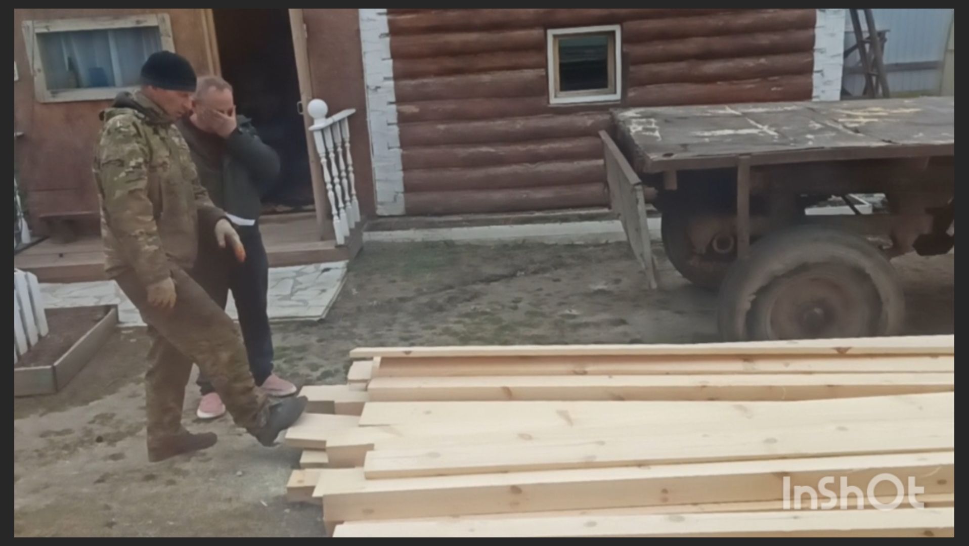 19.04.26. Привезли доски, будем строить. Приехали внуки 🥰