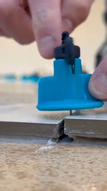 Выравнивание плитки ✏️

Специальные стяжки, которые позволяют без труда выровнять поверхность