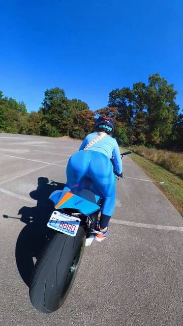 Катя Алмаз мото девушка на Дукати Ламборгини