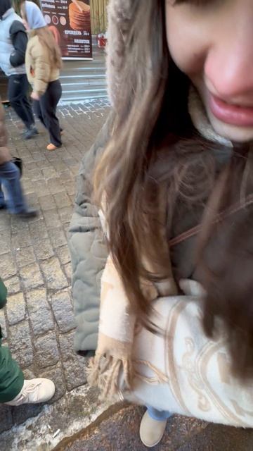 Это мы грелись пока ждали очередь в таверну