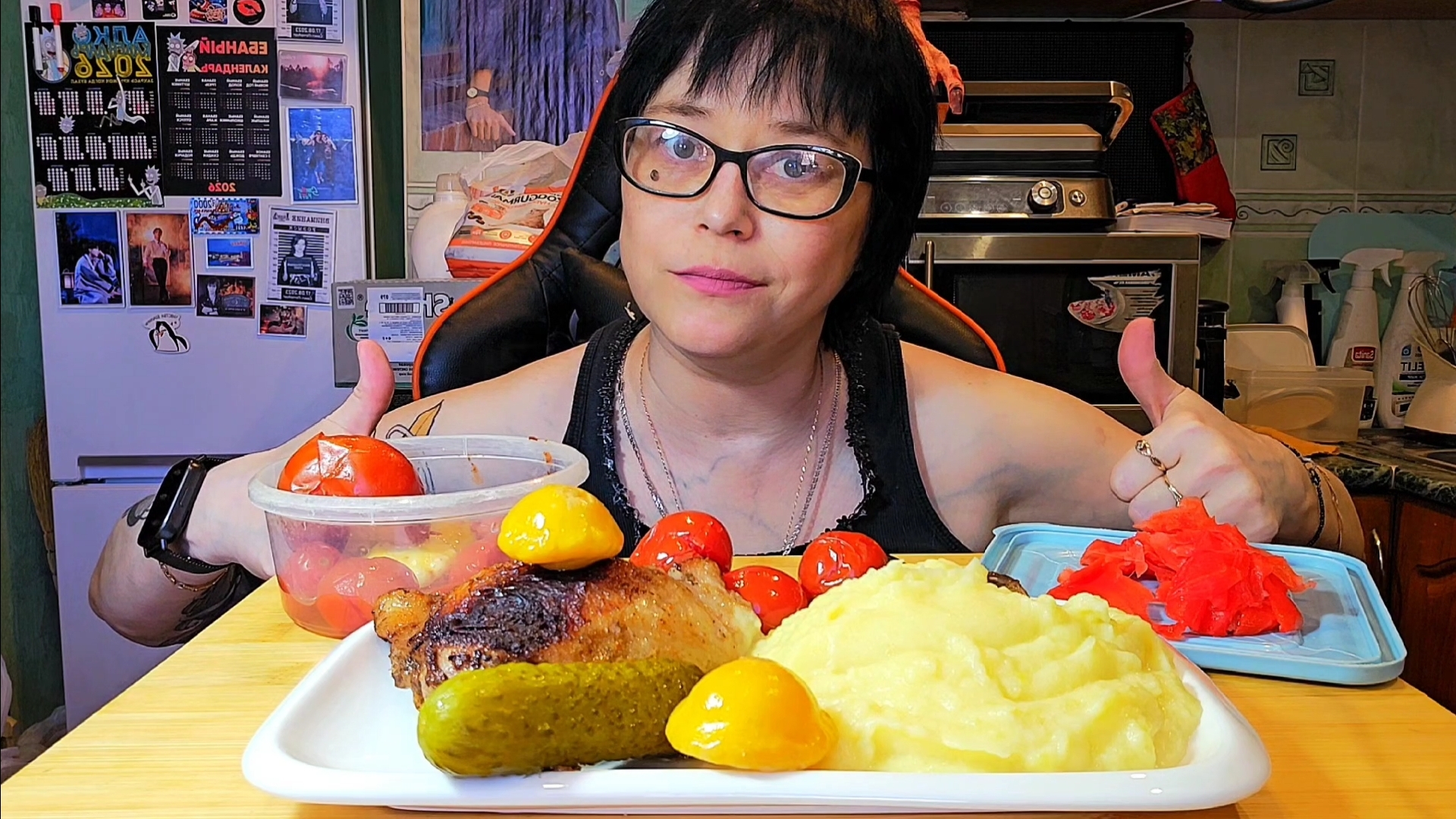 Мукбанг | Жареная курочка с пюре и соленья | Обжор Асмр