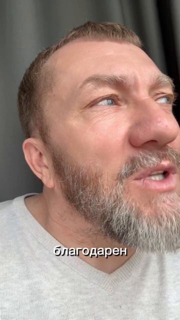 Батюшка Ярило, падает на крыши, Осыпая землю светом золотым.