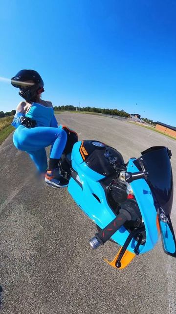 Катя Алмаз мото девушка на Дукати Ламборгини