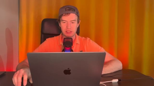 Я вывез все продукты из нашего холодильника маме. У тебя же все равно сегодня зарплата! Заявил муж