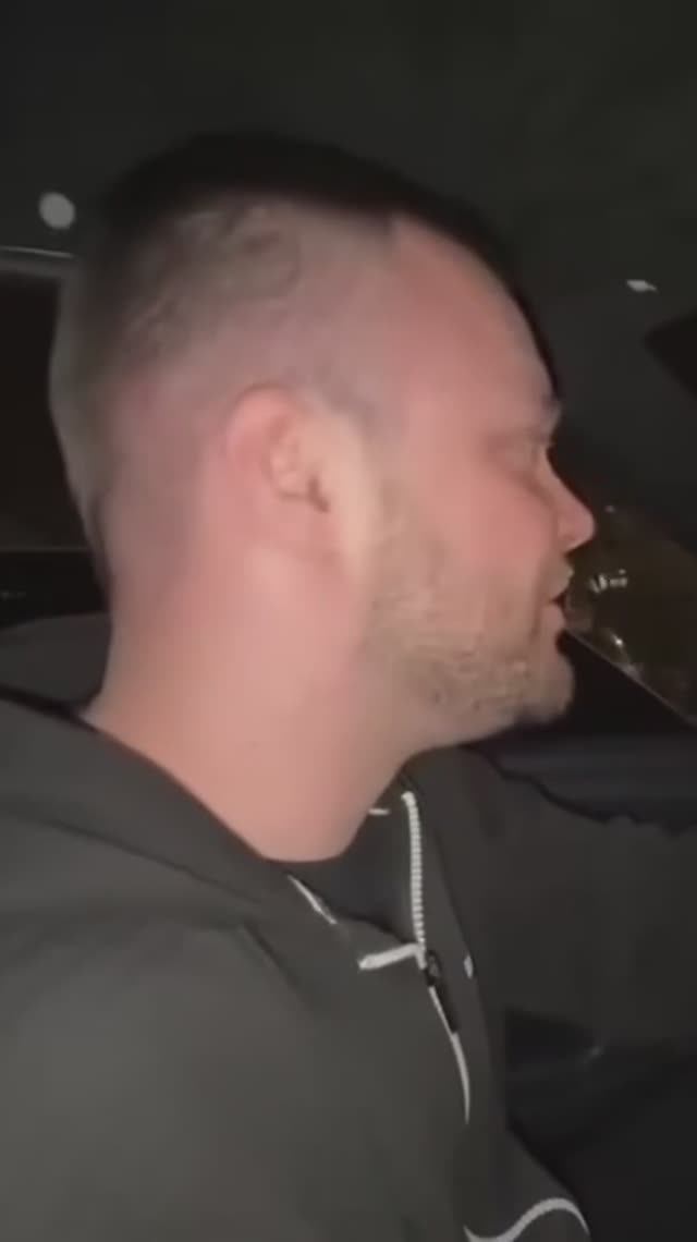 ЮРА ВОЛКОВ ПРОЕХАЛ МИМО ДЕВОЧЕК С МУЗЫКОЙ И В ТОНЕРЕ НА ДВЕНАШКЕ