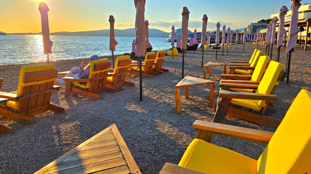 ГЕЛЕНДЖИК - ПЛЯЖИ ГОТОВЯТ к СЕЗОНУ 2026. ПРОГУЛКА на ЗАКАТЕ