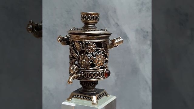 Статуэтка с янтарем Самовар цветочный открывающийся 6 х 5 см