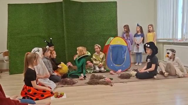 Мини-спектакль учеников 1 класса «Aline Caterpillar And Friends»