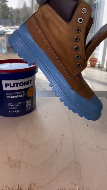 Сделали трендовый дизайн ботинка из гидроизоляции: промокнет ли в луже?