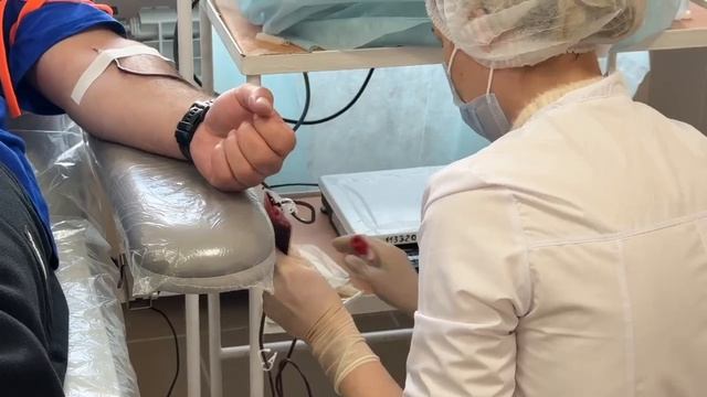 Сдающий кровь — дарит жизнь!