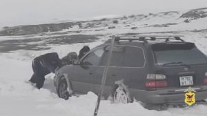 В трёх районах Забайкалья полицейские вторые сутки помогают гражданам в условиях сильного снегопада