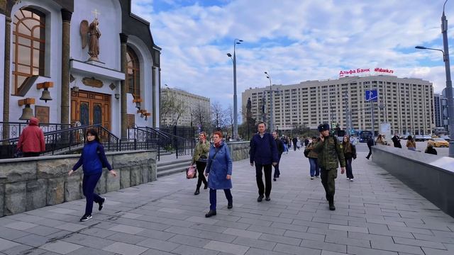 Москва спокойная весенняя прогулка по набережной Парка Горького и пасхальные украшения 🌿