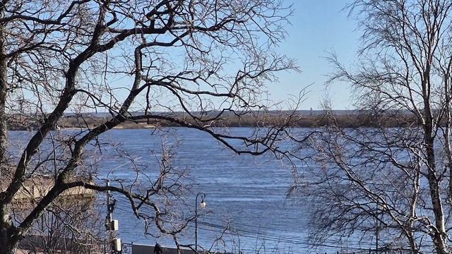 Весенняя прогулка по набережной Северной двины