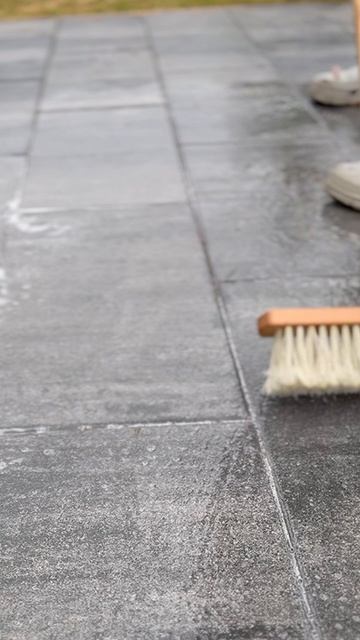 А вы моете плитку после зимы?