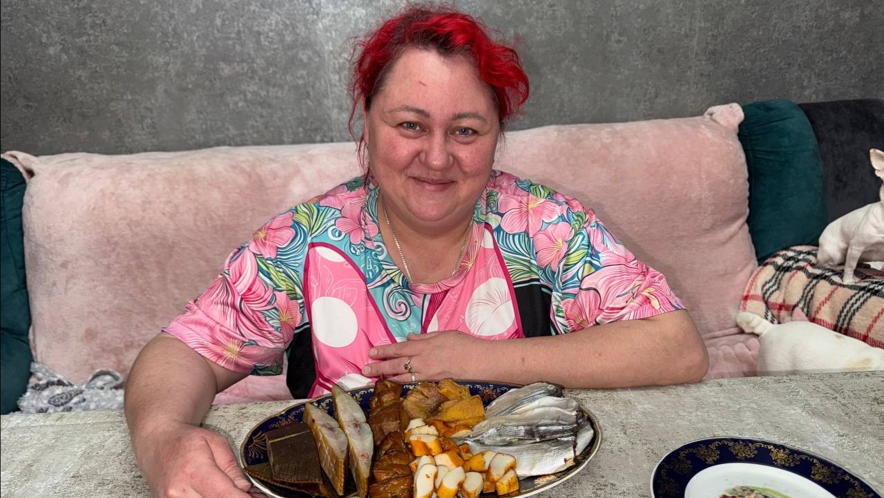 Пробуем подарок от детей, рыбка очень вкусная.