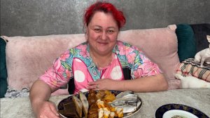 Пробуем подарок от детей, рыбка очень вкусная.